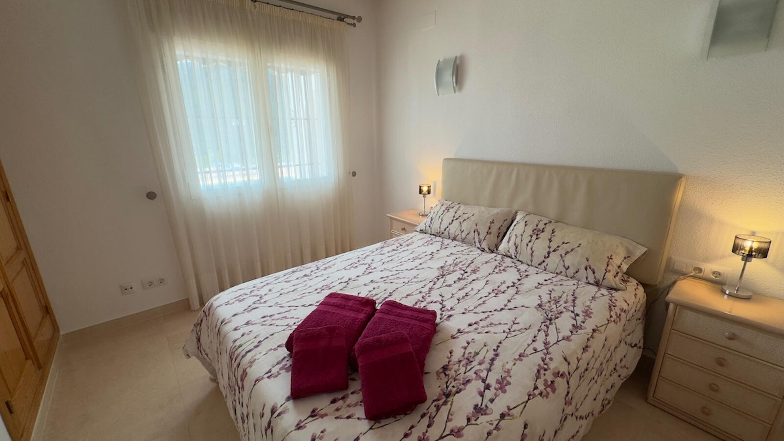 Segundo dormitorio doble con armario empotrado Segundo dormitorio doble con armario empotrado