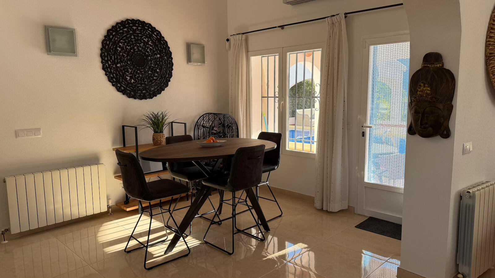 Comedor con acceso directo a la terraza